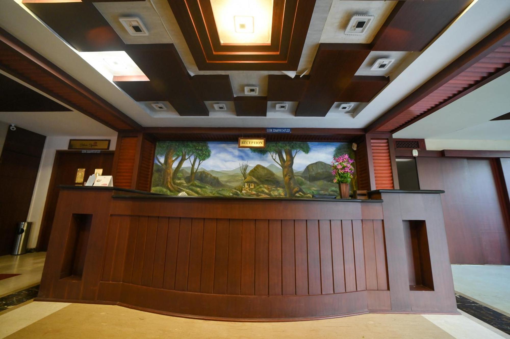 Hotel Sky Park Mattanur エクステリア 写真